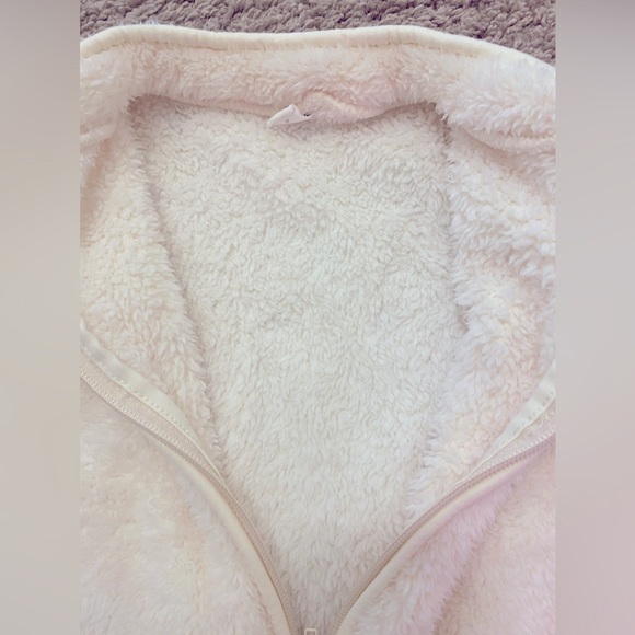 🚫SOLD🚫SOLD🚫NEWBORN FLEECE ONE PIECE Size 0 White with zipper front Warm - Picture 6 of 7